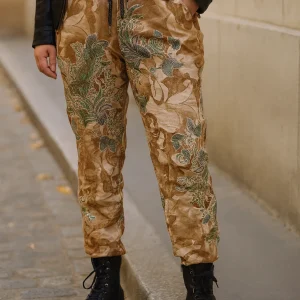 Pantalon Claudia Jungle Baroque – Suédine Motif Végétal Aquarelle – Made in Italy 38-44