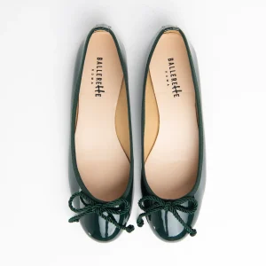 Ballerine bottiglia in vernice con fiocchetto in cordone