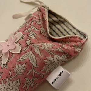 Pochette fleurie brodée main