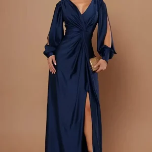 Robe Longue Satinée à Manches Fendues – Fente Élégante et Drapé Flatteur