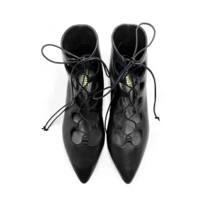 Stivaletti neri alla caviglia a punta con lacci