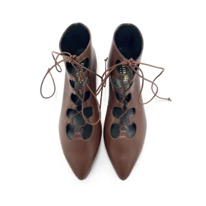 Stivaletti marroni alla caviglia a punta con lacci