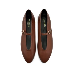 Ballerine marroni in pelle con scollo a V e cinturino
