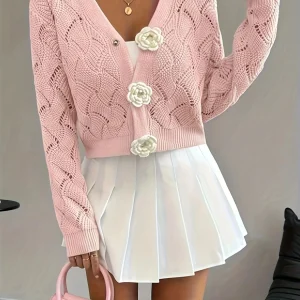 Cardigan court en maille à boutons fleurs - une touche de charme romantique - MAX FOR ME