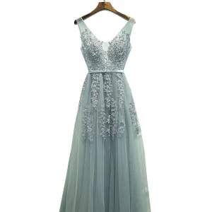 Femme En Robe De Soirée Princesse