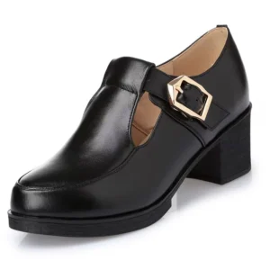 Mocassins Noirs Pour Femme En Cuir Avec Une Boucle En Métal Et Un Talon Carré