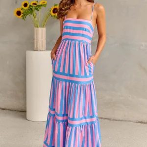 Robe maxi à niveaux rayés