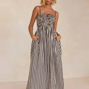 Robe maxi à rayures – Coupe longue fluide avec buste smocké
