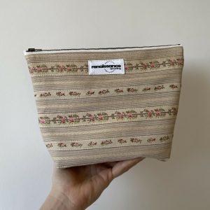 Trousse de toilette beige fleurie