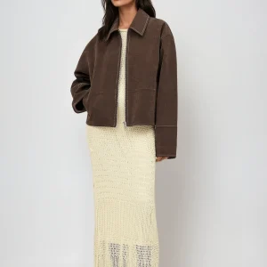 Veste zippée coupe droite – style urbain structuré et finition daim